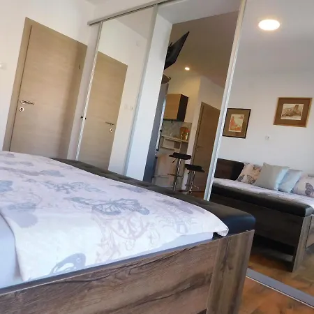Jacky / Sea View Apartment Makarska