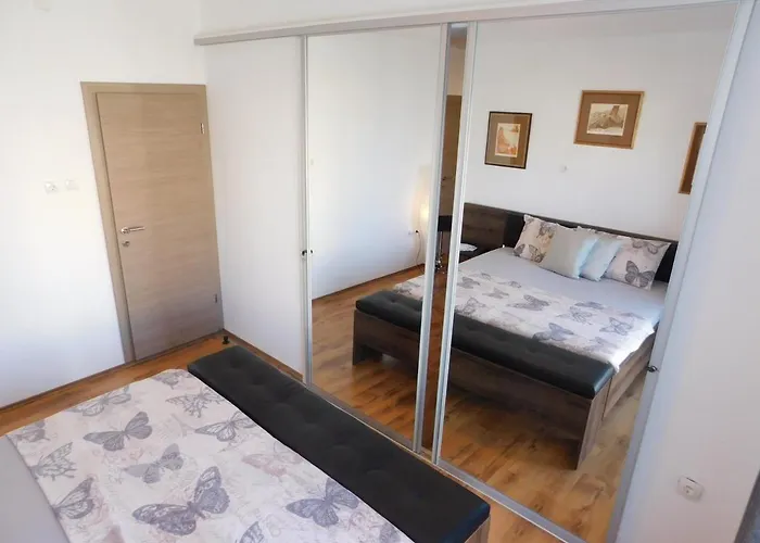 Jacky / Sea View * ماكارسكا