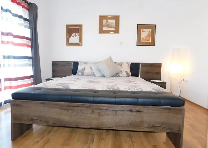 Jacky / Sea View ماكارسكا