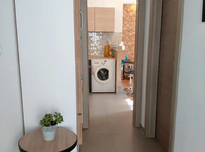 Jacky / Sea View شقة *