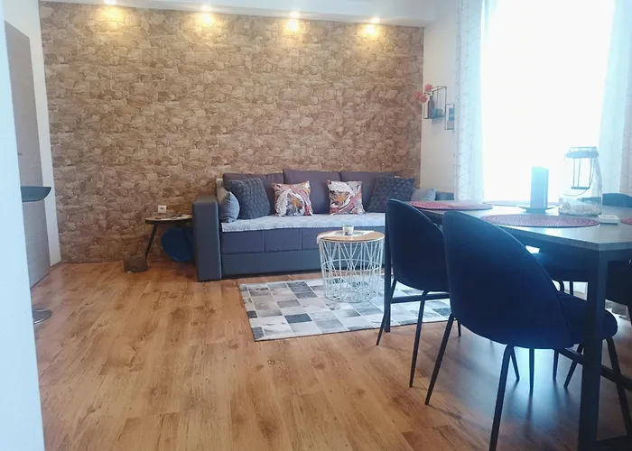 Jacky / Sea View * ماكارسكا