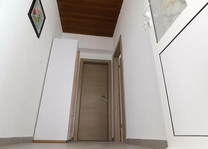 Jacky / Sea View * ماكارسكا