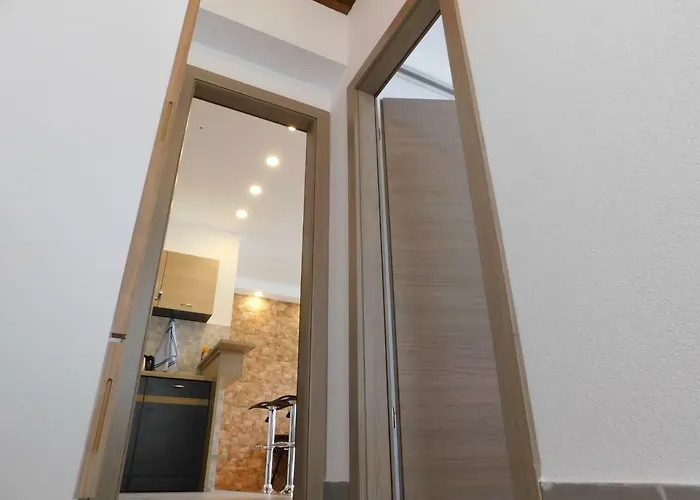 Jacky / Sea View شقة *